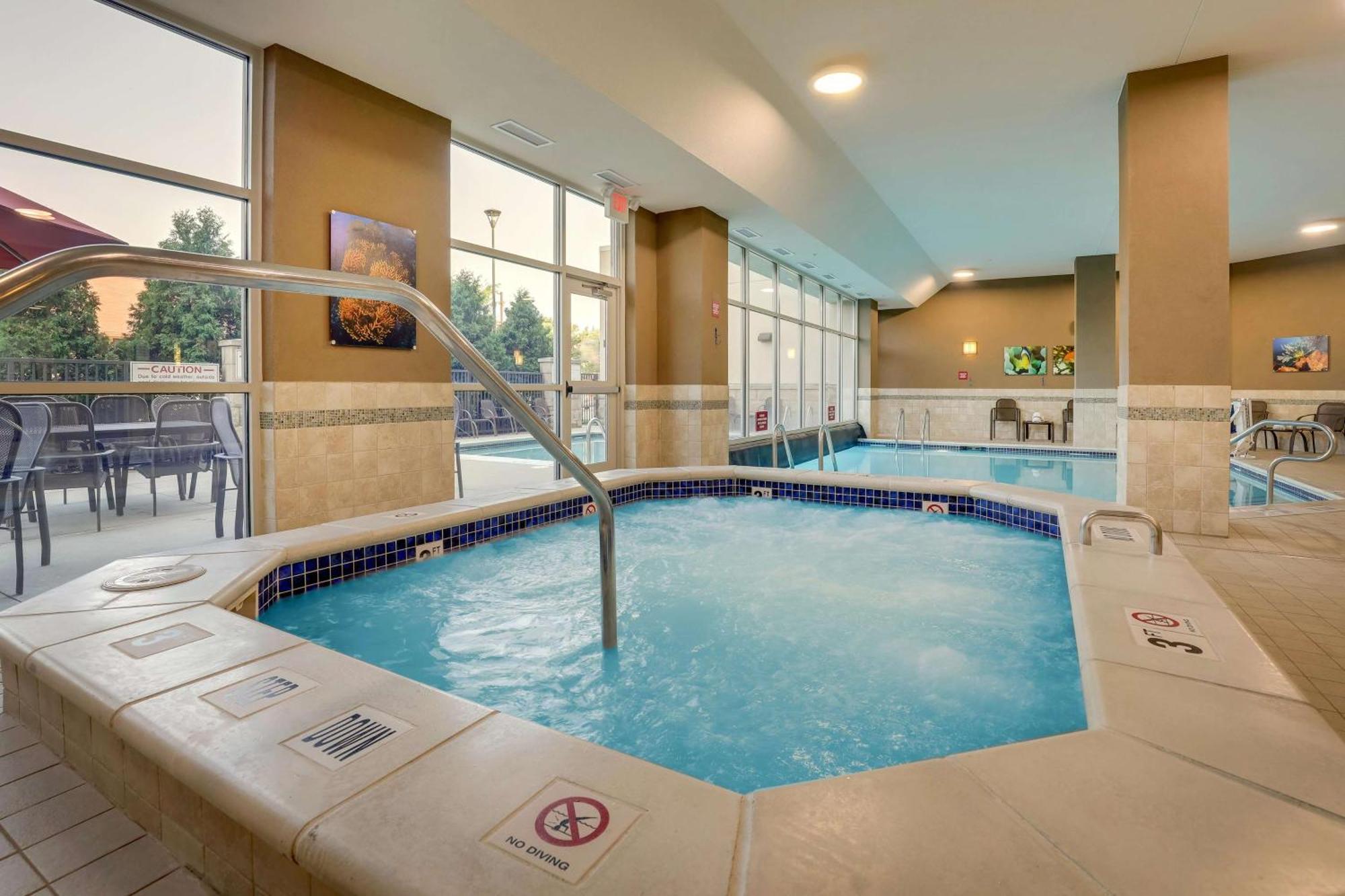 Hotel Drury & Grand Rapids 3*