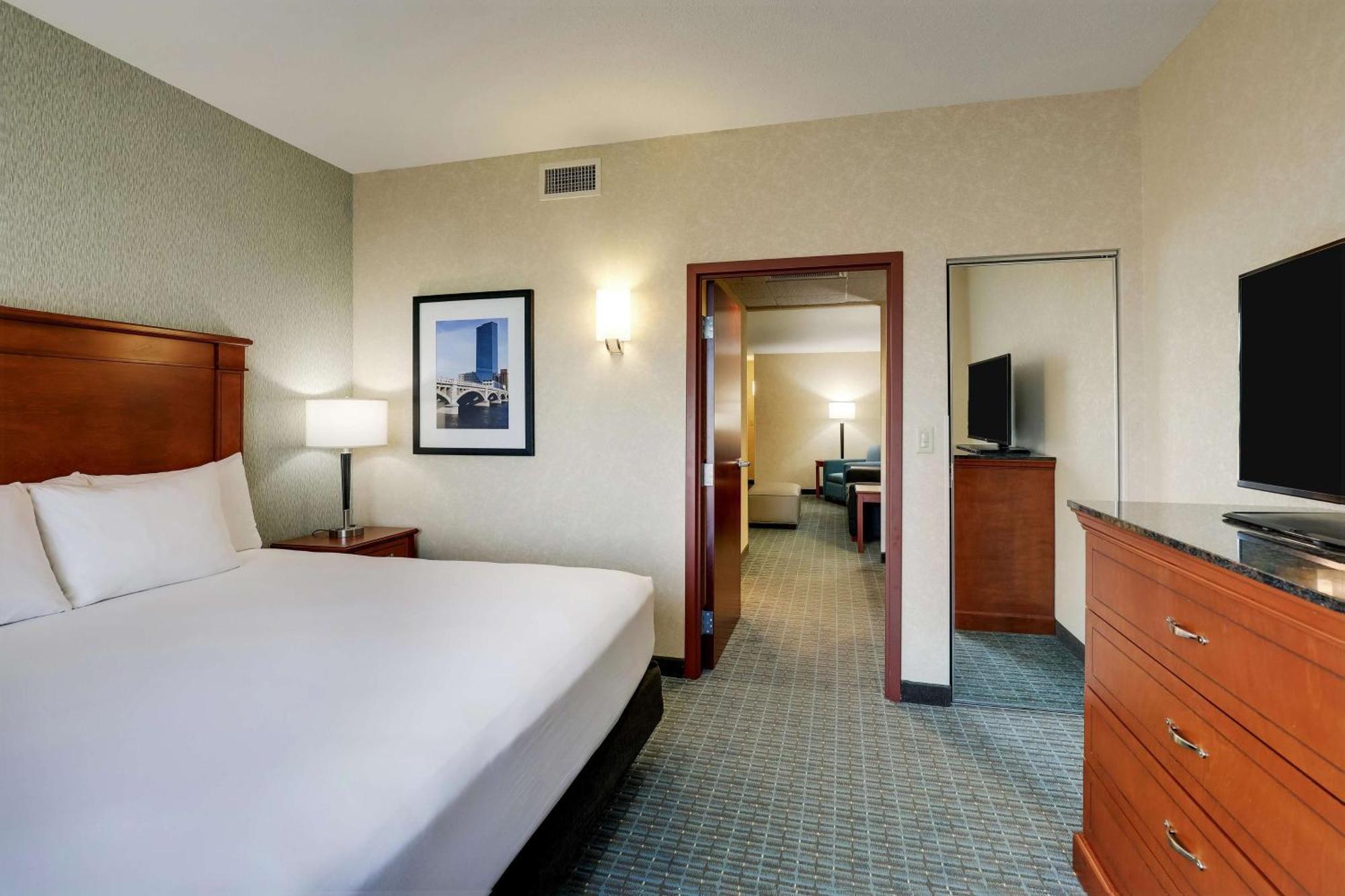Hotel Drury & Grand Rapids 3*